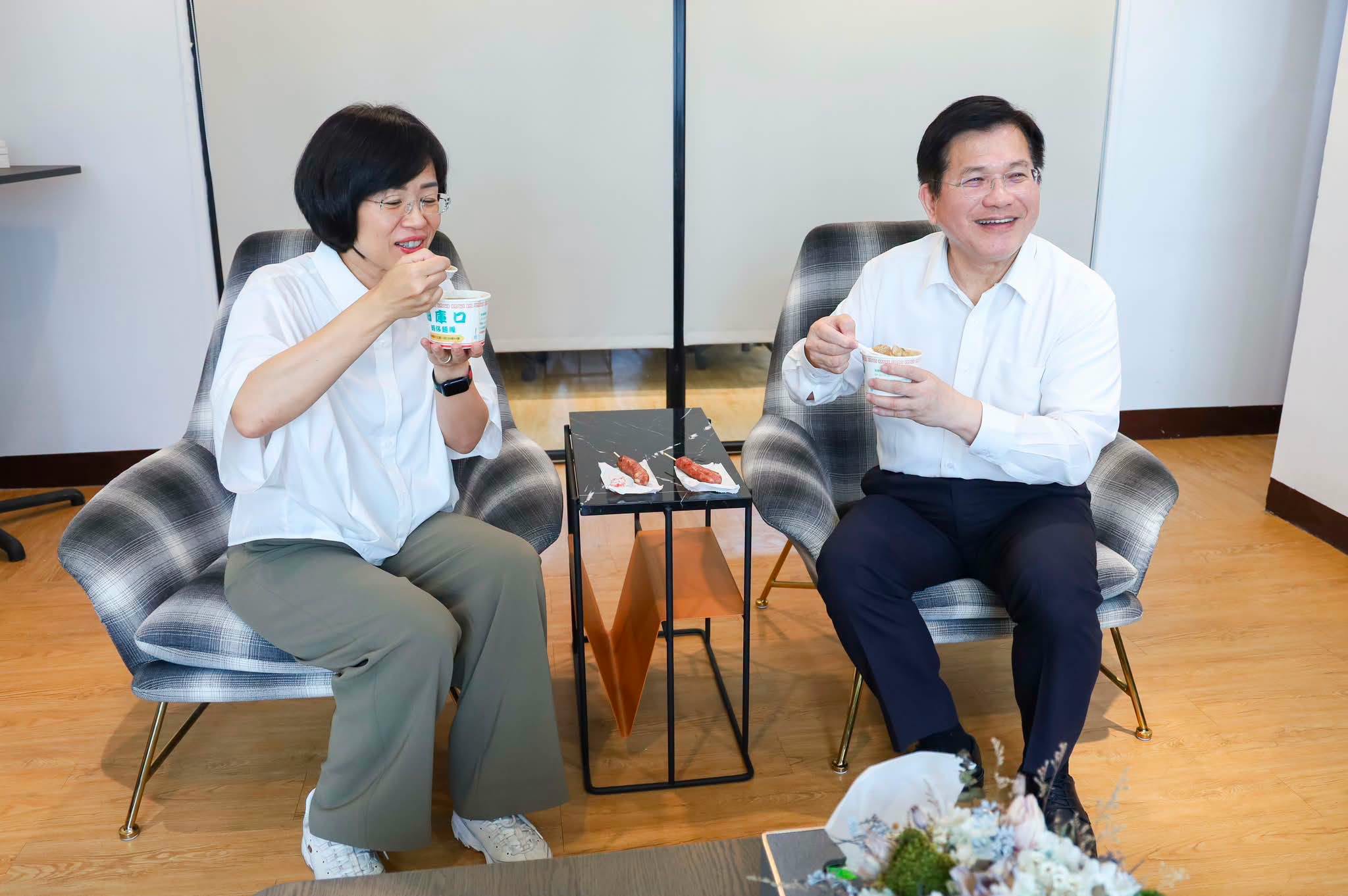 和佳龍部長一起為台灣打拚！