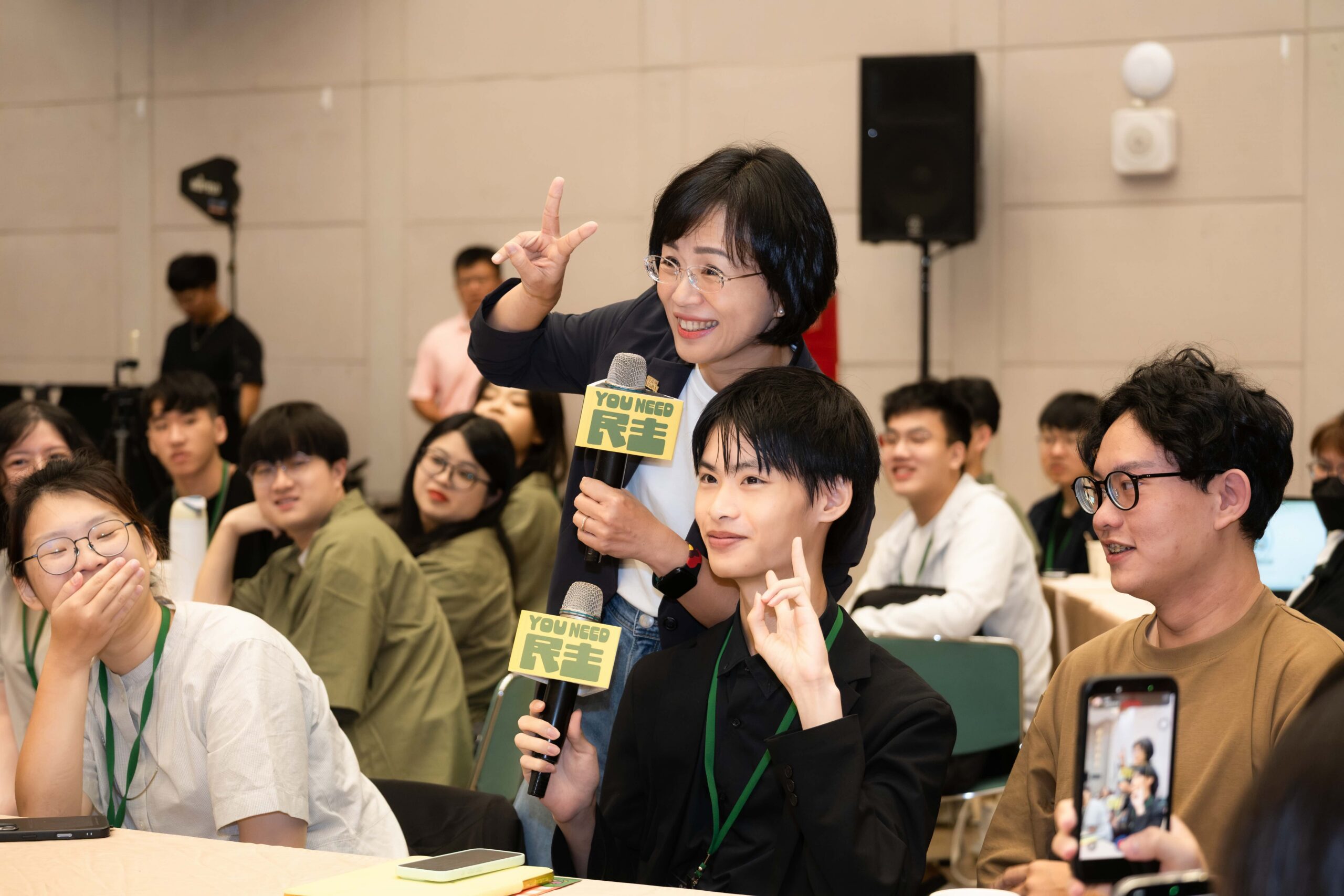 民主路上，我們組隊一起走！